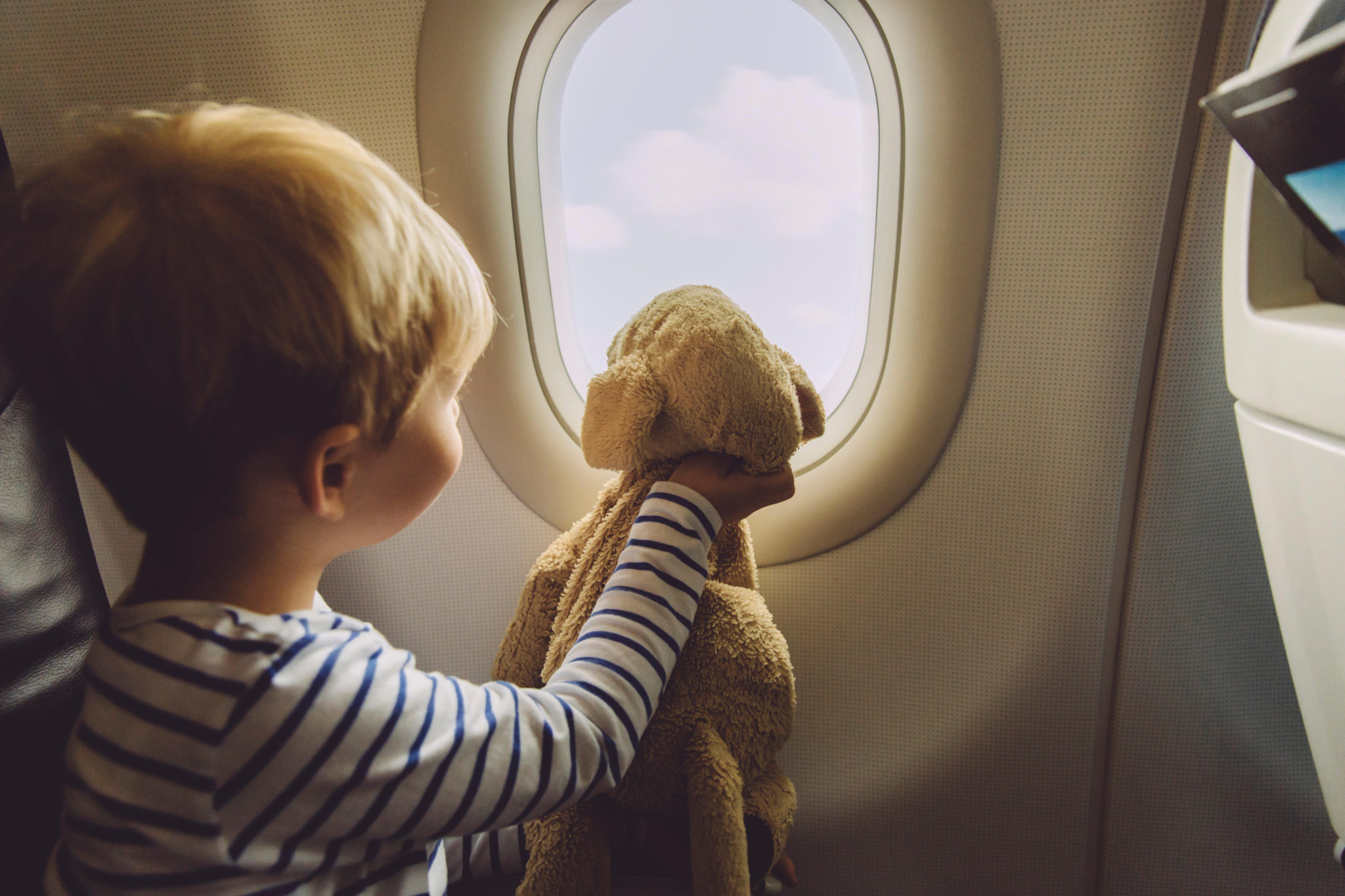 Prendre l'avion avec bébé : tout savoir sur l'usage du berceau - BB Jetlag
