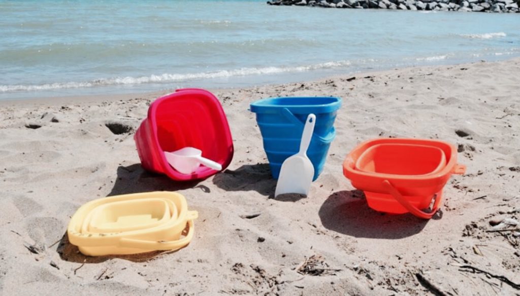 Set de jouets de plage avec seau - Sailors Bay - À l'aventure