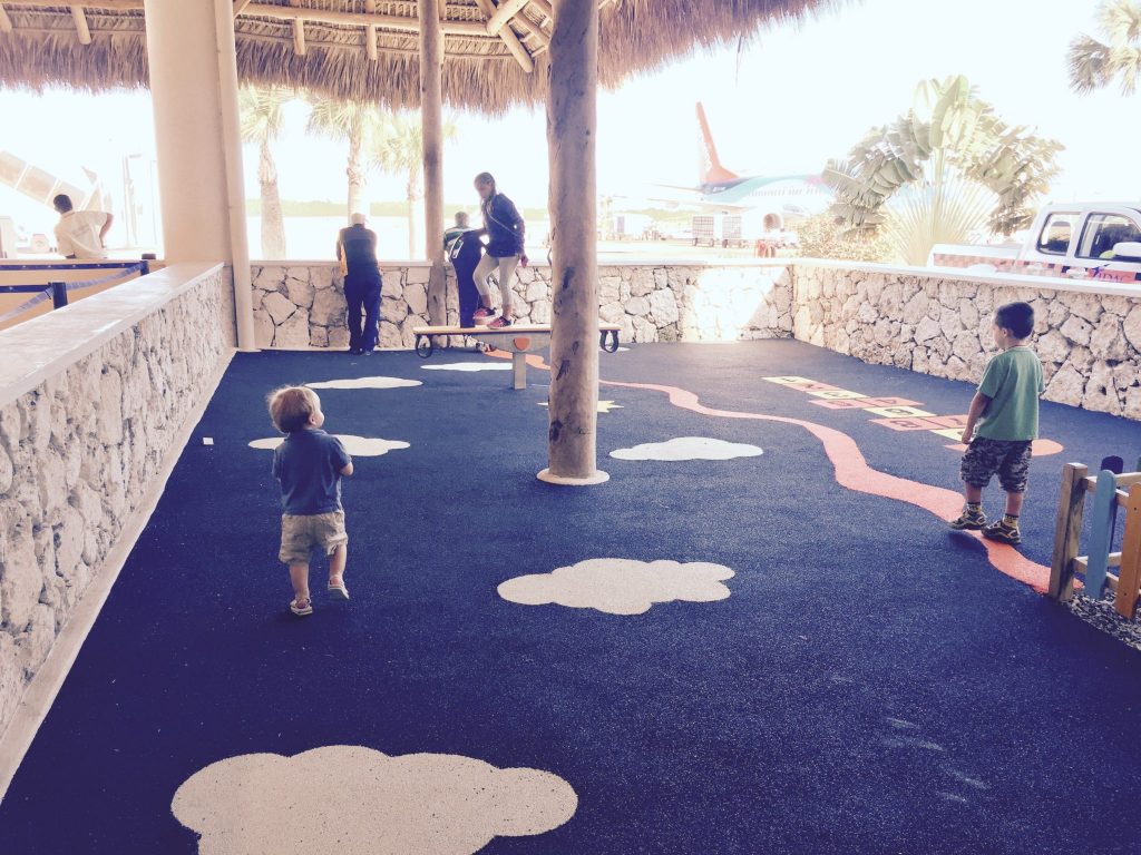 Aéroport de Punta Cana avec enfants