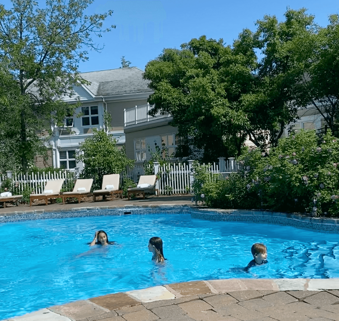 Le Bonne Entente piscine et spa avec enfants